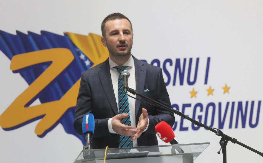 Stranka za BiH:  Vučić može razgovarati samo s državom BiH