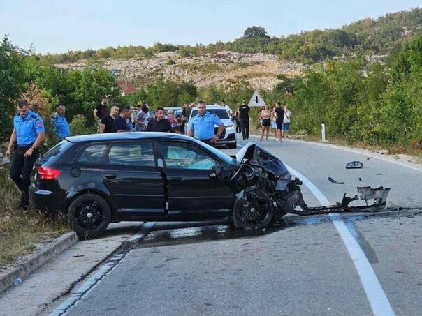 Strašan sudar na jugu BiH, poginuo vozač Golfa