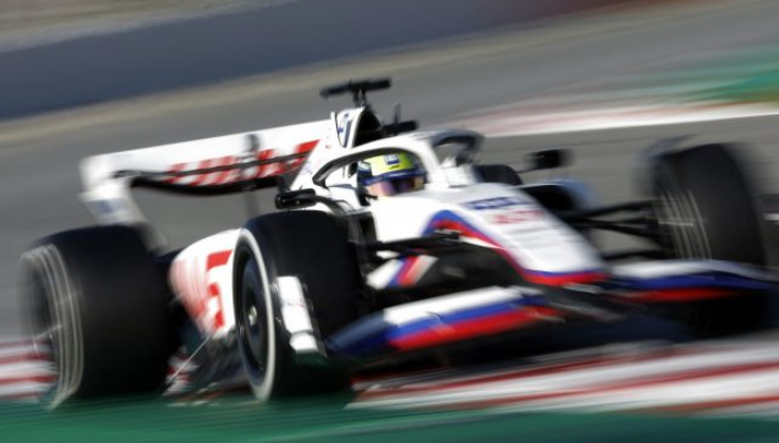 Strašan udes Micka Schumachera u Džedi, bolid Haasa se prepolovio