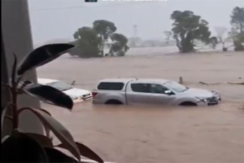 Strašne poplave pogodile Australiju, jedna osoba poginula