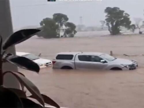 Strašne poplave pogodile Australiju, jedna osoba poginula