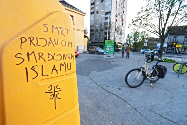 Strašne poruke na kontejnerima u Zagrebu o islamu, pozivaju na ubistvo muslimana
