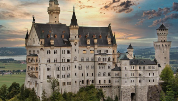 Strava u Njemačkoj: Napao i gušio turistkinje pa ih bacio s mosta u provaliju