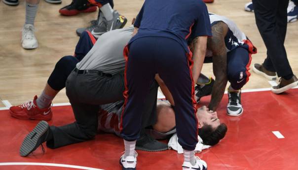 Stravičan lom noge košarkaša Washington Wizardsa