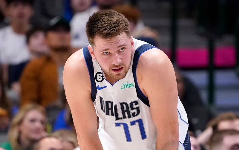 Stravičan pad Luke Dončića preko navijača