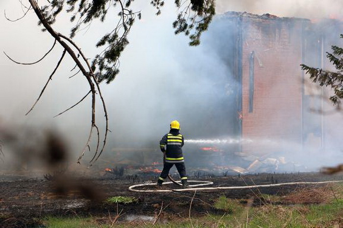 Stravičan požar na Čukarici: Povrijeđeno osmoro djece