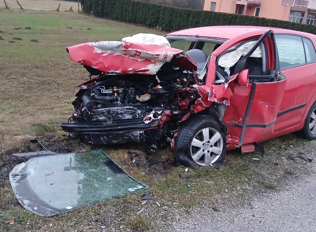 Stravičan udes kod Bugojna: Auto potpuno smrskan