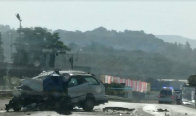 Stravična nesreća kod Viteza: Učestvovala tri vozila, jedna osoba poginula