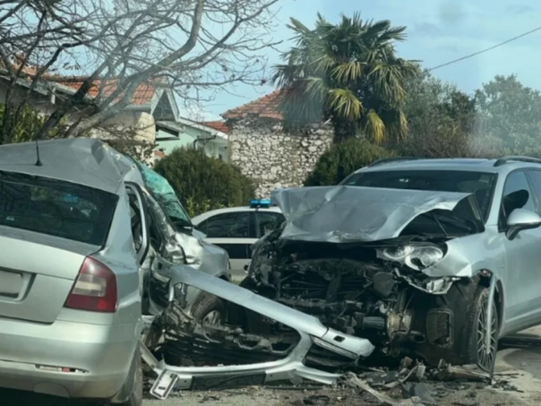 Stravična nesreća na putu Mostar - Čitluk: Vozila smrskana