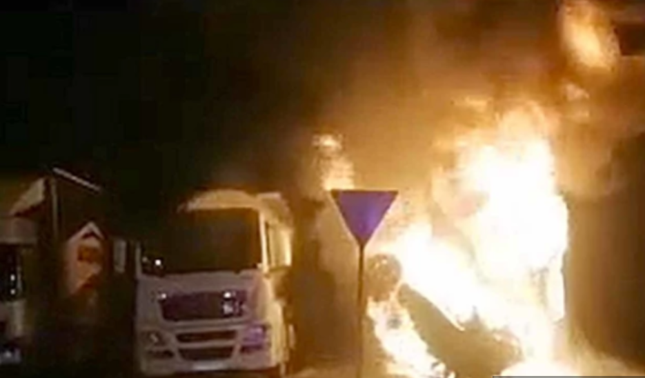 Stravična nesreća u Srbiji: Autom se zabio u kamion, ima poginulih