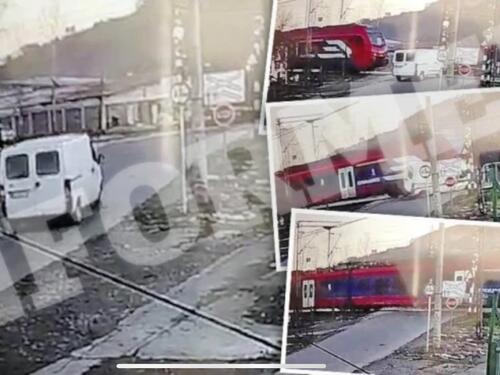 Stravična nesreća u Srbiji: Voz naletio na kombi, ima mrtvih