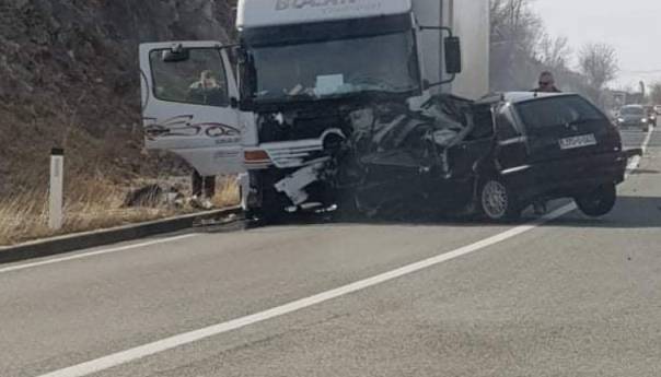 U sudaru kamiona i automobila kod Mostara poginule dvije osobe