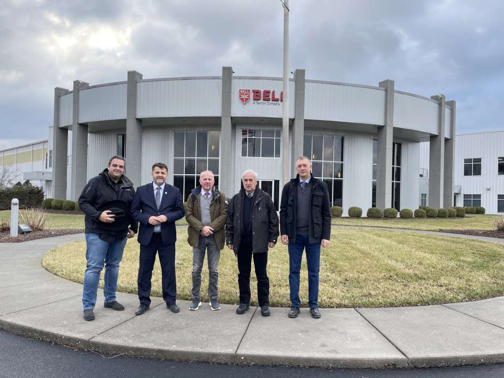 Stručnjaci MUP-a KS provjeravaju novi helikopter u Americi