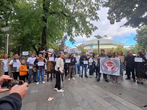 Studenti i građani Banje Luke spontano se okupili u znak podrške studentima iz Srbije