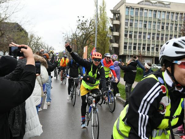 Studenti krenuli biciklima u Strasbourg obratiti se dužnosnicima EU