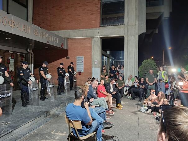 Studenti pozvali na skup ispred Filozofskog fakulteta u Novom Sadu: "Buka se nastavlja"