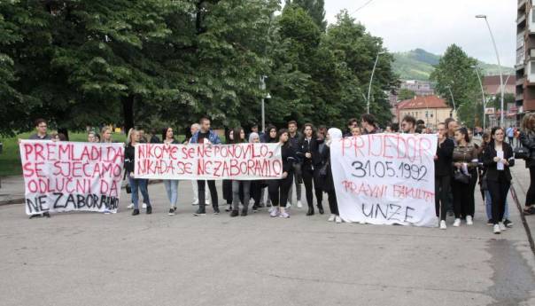 Studenti Pravnog fakulteta obilježili Dan bijelih traka i odali počast žrtvama Prijedora