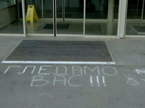 Studenti prekinuli blokadu RTS-a, ali još uvijek ne emituje redovan program