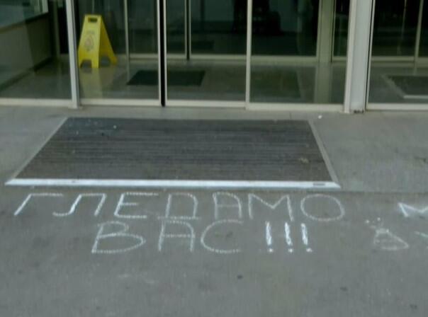 Studenti prekinuli blokadu RTS-a, ali još uvijek ne emituje redovan program