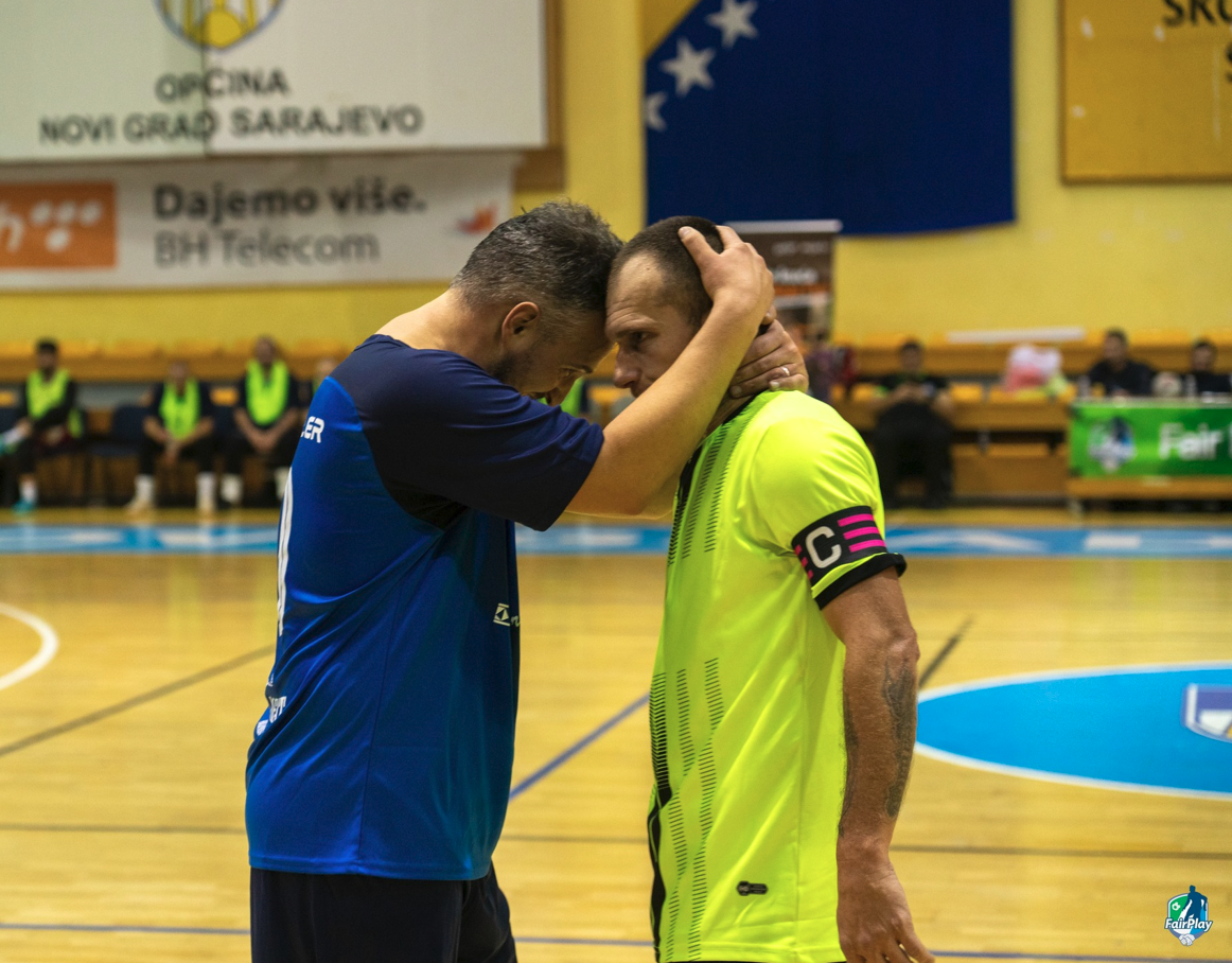 Studenti sa maksimalnim učinkom, MNK Burch bez ijednog boda, Novinari poklekli