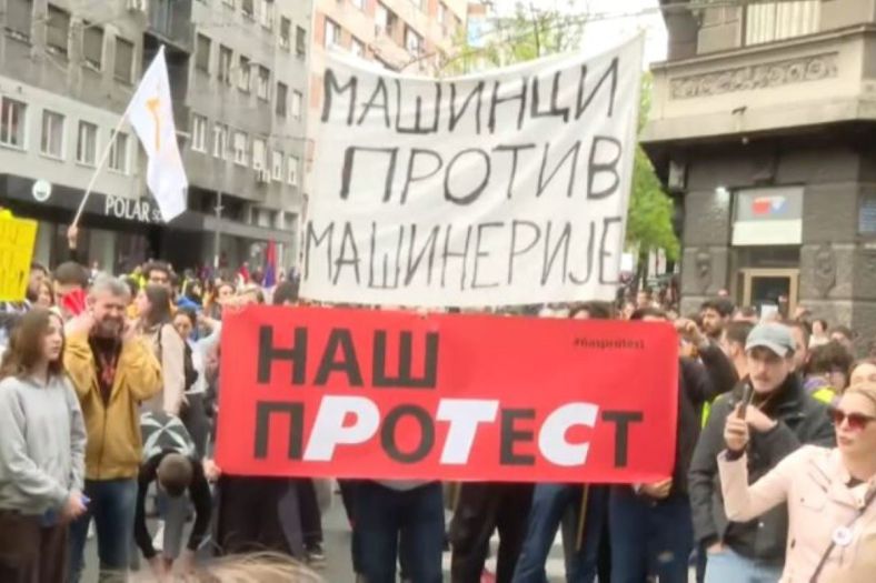 Studenti u blokadi potvrdili: Ostajemo ispred zgrade RTS-a