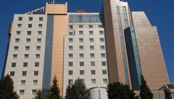 Studenti u hotelu 'Tuzla' razvalili vrata i prekršili pravila karantina