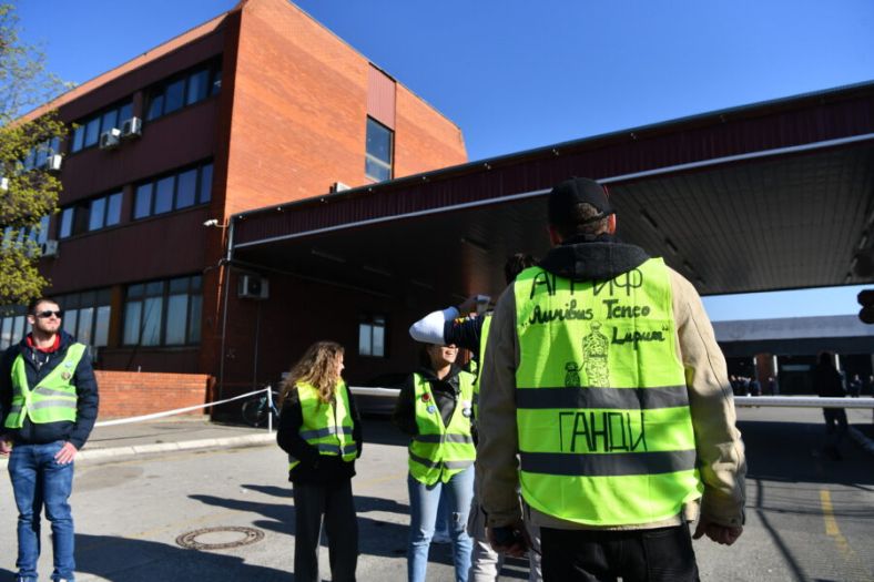 Studenti u Srbiji ne odustaju: Tokom noći blokirali depo Gradskog saobraćajnog poduzeća