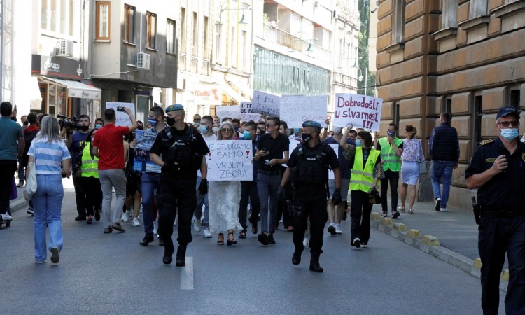 Studenti UNSA izašli na proteste: Ne studiramo samo u vrijeme izbora