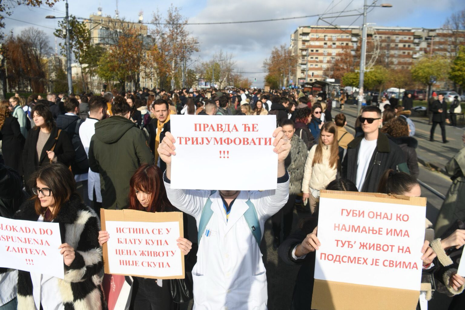 Studentski bunt u Srbiji, Vučić u strahu: Rektor se zaključao!