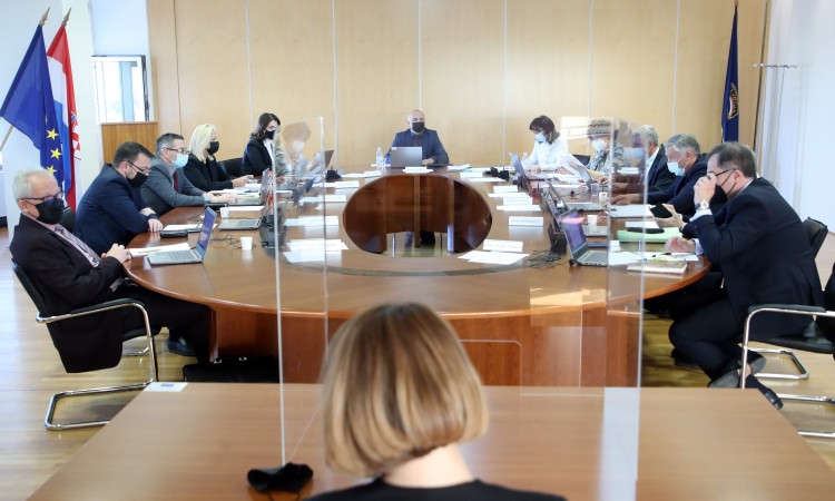 Suci Krušlin i Vekić privremeno udaljeni s dužnosti zbog druženja s Mamićem