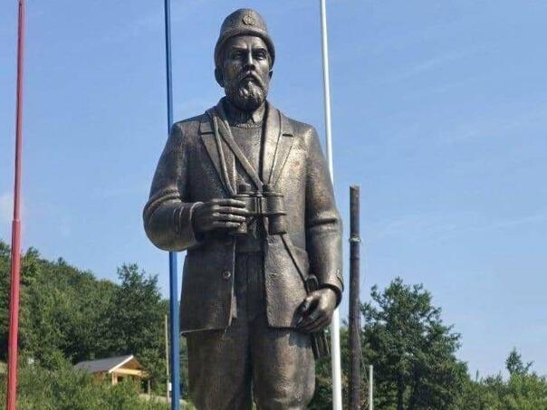 Sud naredio mitropolitu Metodiju da preda spomenik zločinca Đurišića