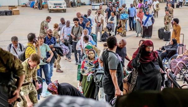 Sudan: Evakuisano 162 državljana EU
