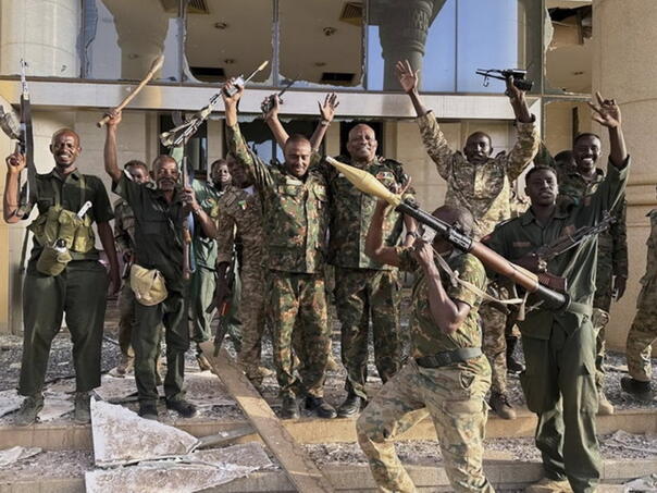 Sudanska vojska ponovo osvojila aerodrom u Khartoumu