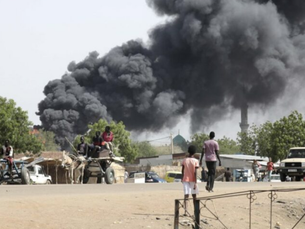 Sudanski vojni vladar sastao se sa egipatskim kolegom na prvom putovanju od izbijanja rata