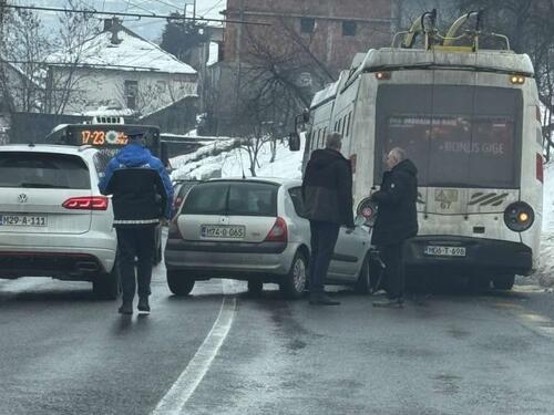 Sudar auta i trolejbusa u Sarajevu, formirane velike kolone