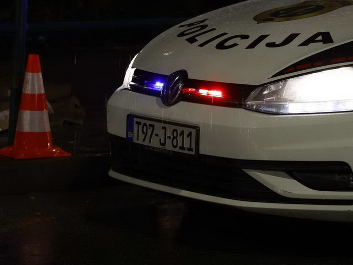Sudar automobila i motocikla u Sarajevu: Maloljetni vozač teško povrijeđen