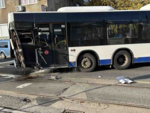 Sudar dva autobusa u Sarajevu, velika materijalna šteta