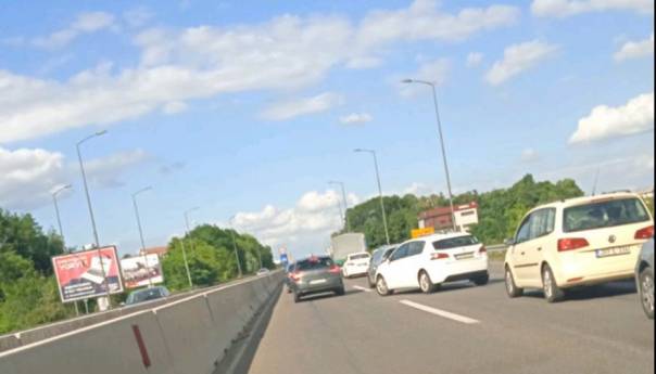 Sudar dva kamiona i 10-ak auta u Banjaluci