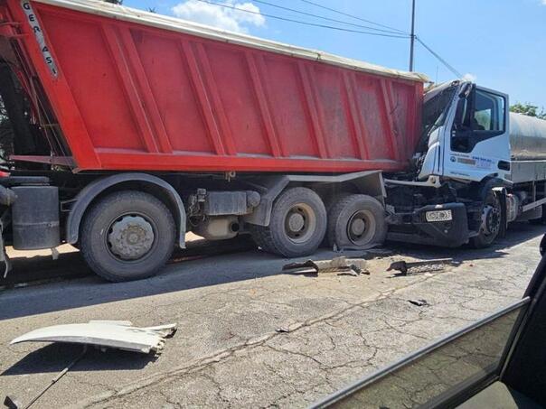 Sudar dva kamiona kod Zvornika, vozači prebačeni u bolnicu