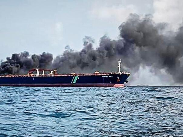 Sudar dva tankera kod Singapura: Zapalili se, evakuisana dva člana posade