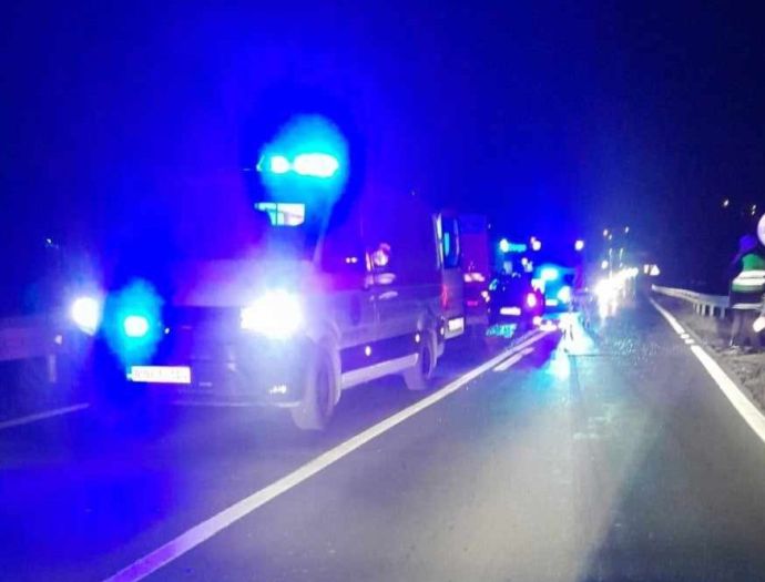 Sudar kamiona i auta u Tuzli: Poginula jedna osoba