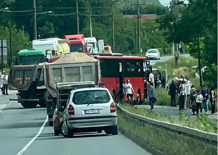 Sudar kamiona i autobusa u Obrenovcu: Poginuo muškarac, povrijeđenih čak 17