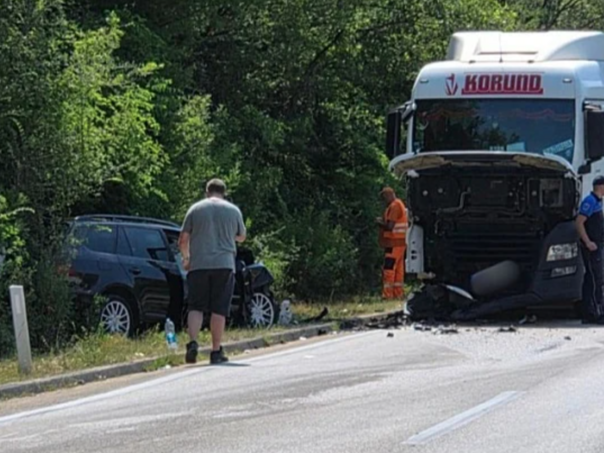 Sudar kamiona i automobila kod Bune, ima povrijeđenih
