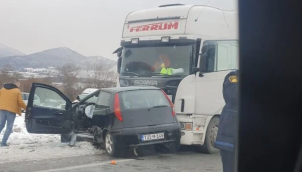 Sudar kamiona i automobila u Vitezu: Stradala žena