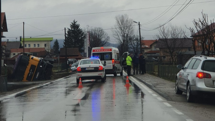 Sudar kamiona i dva automobila u Tuzli: Ima povrijeđenih