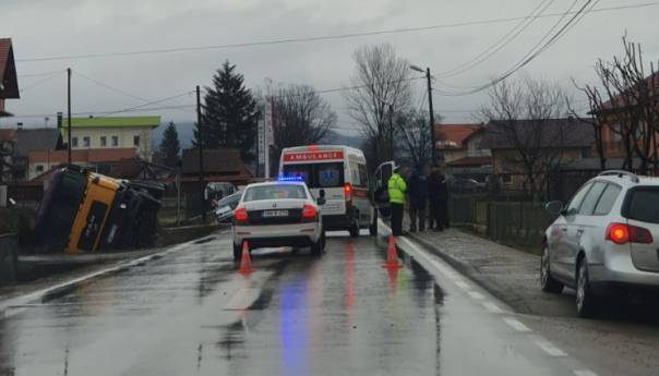 Sudar kamiona i dva automobila u Tuzli: Ima povrijeđenih