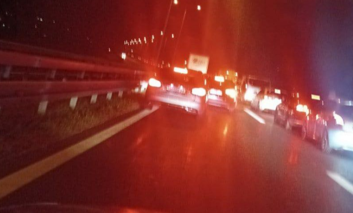 Sudar na autocesti kod Sarajeva, jedna osoba povrijeđena