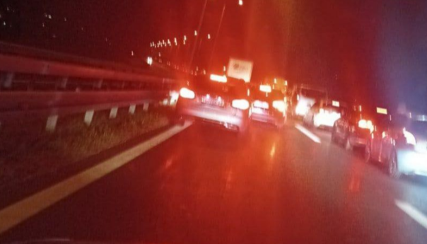 Sudar na autocesti kod Sarajeva, jedna osoba povrijeđena