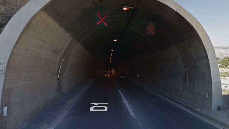 Sudar pet vozila u tunelu kod Splita, dvije osobe u bolnici
