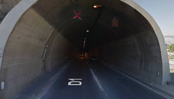 Sudar pet vozila u tunelu kod Splita, dvije osobe u bolnici